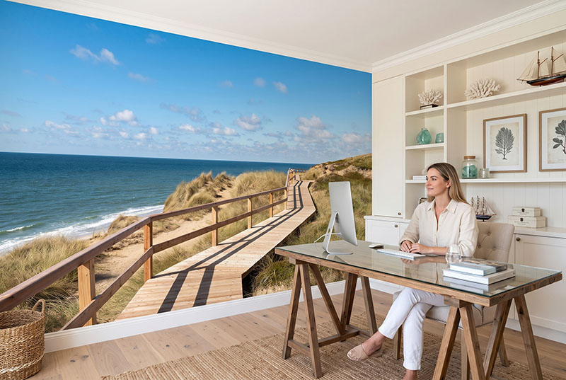 Fototapeta plaża i morze z drewnianą kładką wśród wydm w domowym gabinecie z biurkiem