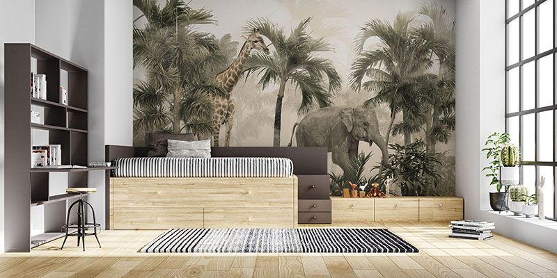 żyrafa i słoń wśród palm