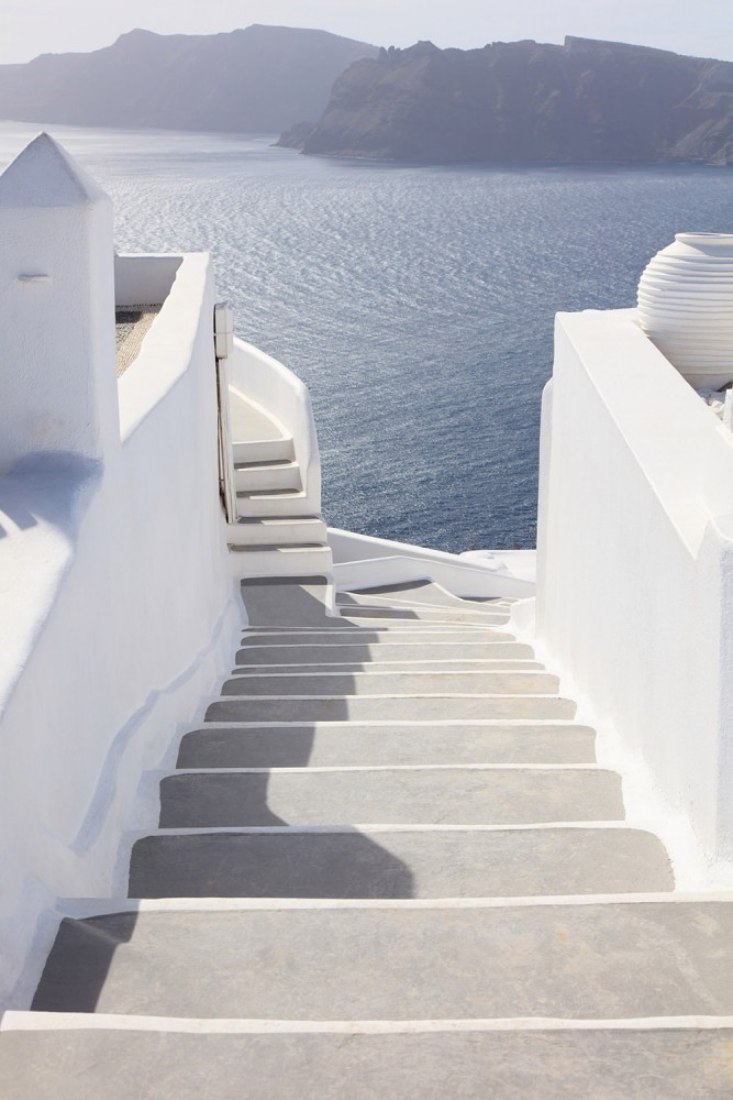 Naklejka na meble Białe schody do morza
